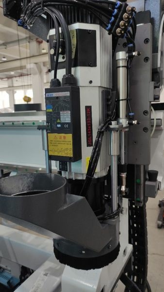 Обрабатывающий центр с ЧПУ KDT KN-3409L