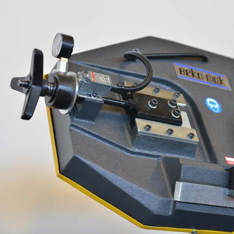 Ленточнопильный станок BekaMak BMSY 230 DG