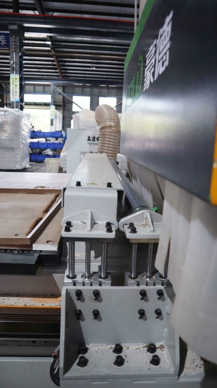 Обрабатывающий центр с ЧПУ HOLD HE710EBSCP