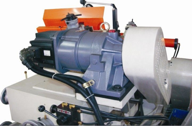 Бесцентрово-шлифовальынй станок UNIVEQ UCG-4520