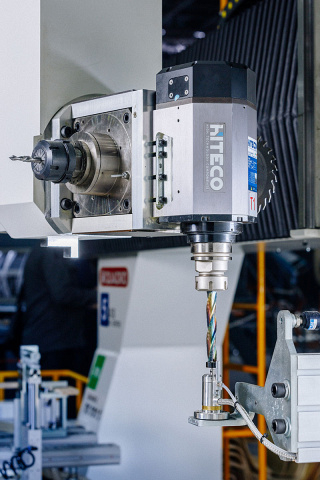 Пятиосевой обрабатывающий центр QUADRO TEOS Z-1000 ATC (2+1)