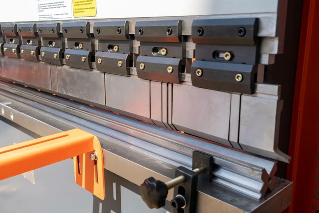 Гидравлический листогибочный пресс Metal Master HPJ 1640 D Sensor