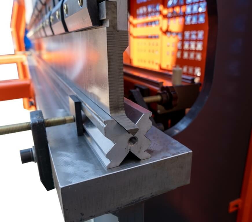 Гидравлический листогибочный пресс Metal Master HPJ 32125 C Sensor (с бомбированием)