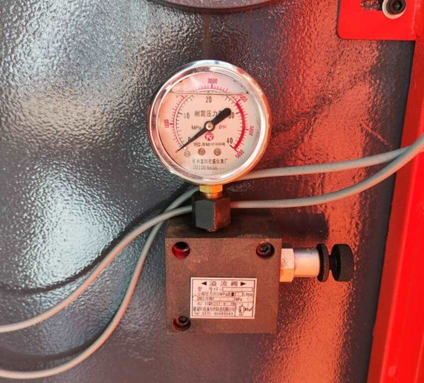 Гидравлический листогибочный пресс Metal Master HPJ 32125 C Sensor (с бомбированием)