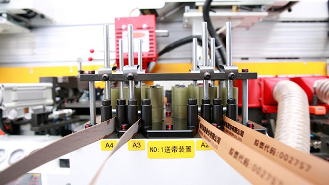 Автоматический кромкооблицовочный станок Nanxing NB8PСHGM-PC