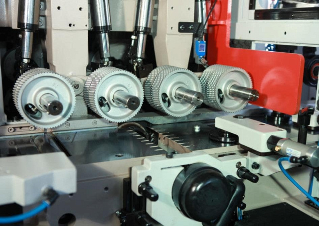 Четырехсторонний продольно-фрезерный станок QUADRO 923 Ultra