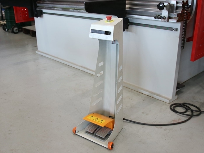 Вертикальный листогибочный пресс WE67K-100T/2500 DA-E80T