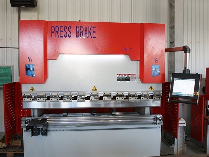 Вертикальный листогибочный пресс WE67K-100T/2500 DA-E80T