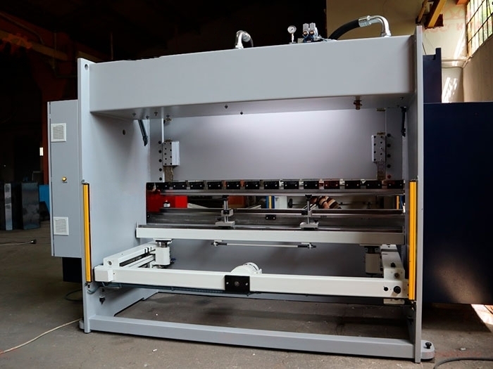 Гидравлический вертикально-гибочный пресс COMPACT-31100