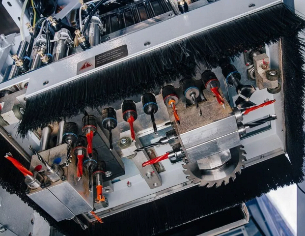 Автоматический сверлильно-присадочный центр с ЧПУ Beaver SWIFT ULTRA 6HE