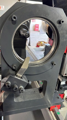 Токарный центр с ЧПУ с автозагрузкой заготовок Beaver 12D4 AUTO AT