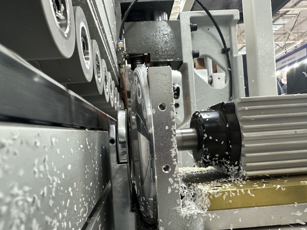 Кромкооблицовочный автоматический станок HOLD HD621JPKQSC