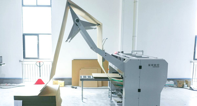 Автоматический рилевочно-резательный станок Beaver PACKMATIC Z-flat 8K