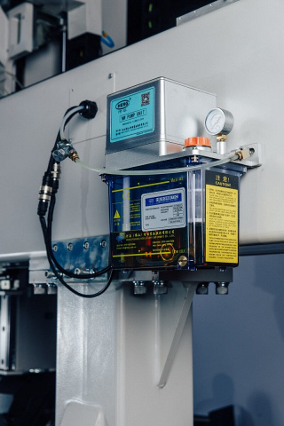 Пятиосевой обрабатывающий центр с ЧПУ QUADRO SPRINT X5