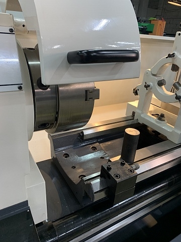 Универсальный токарно-винторезный станок 16К25/1500 с УЦИ