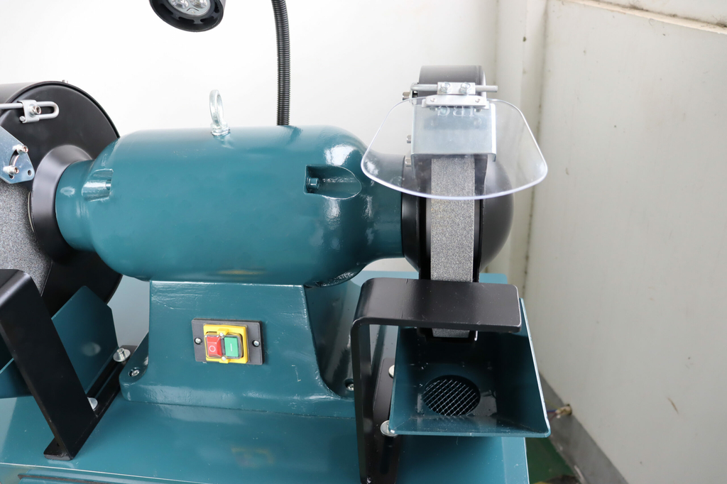 Двухдисковый шлифовальный станок с пылесосом AURA NM-400DC (60250300-1)