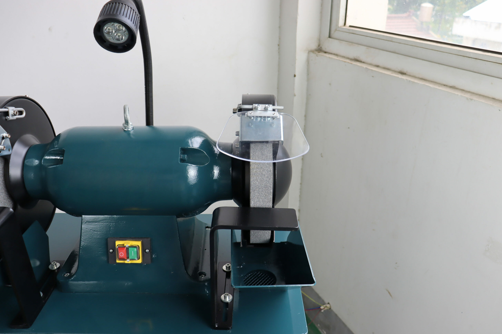 Двухдисковый шлифовальный станок с пылесосом AURA NM-400DC (60250300-1)