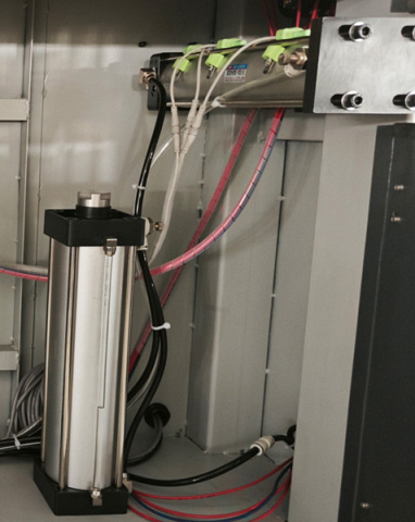 Фрезерный станок ЧПУ с двумя шпинделями и поворотным пневмостолом TM 3000-2М