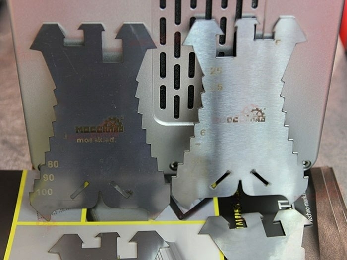 Лазерный маркиратор в защитной кабине 20W (излучатель Raycus)