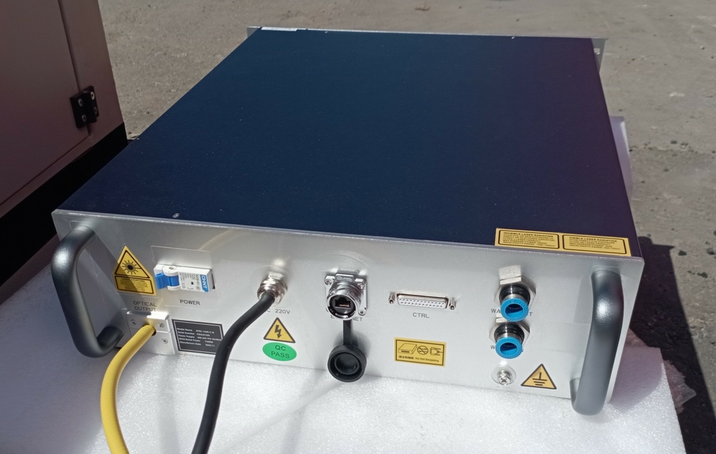 Оптоволоконный лазерный станок для резки металла Ltt 3015B (1000)