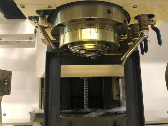 Фрезерный обрабатывающий центр 4-осевой KVL850B (SED 855) Fanuc