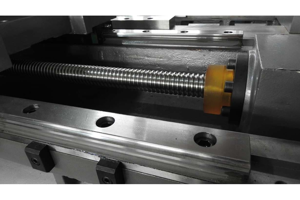 Токарный станок JCL-30Н CNC РМЦ 900 мм (JCL-30Н900 CNC)