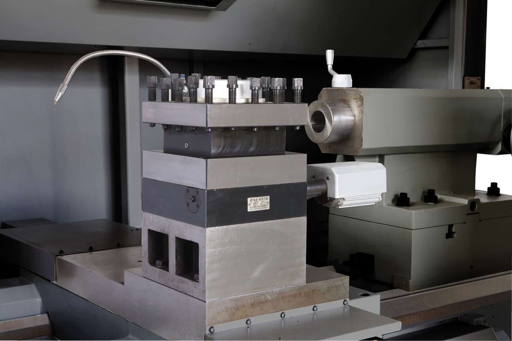 Токарный станок JCT-40 CNC РМЦ 1500 мм (JCT-401500 CNC)