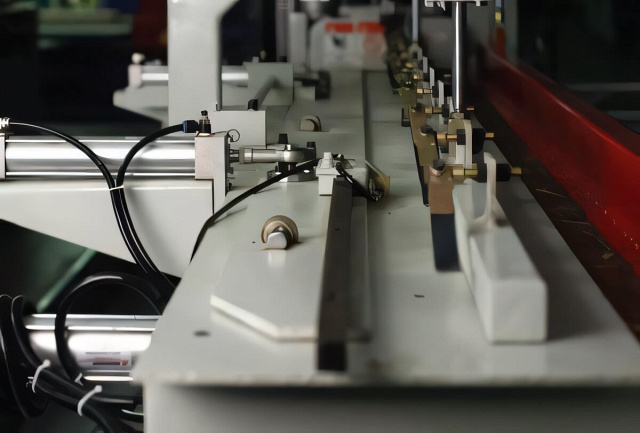 Автоматические прессы для сращивания по длине Beaver. Серия PSK 3100А (6000A) PSK 6000А