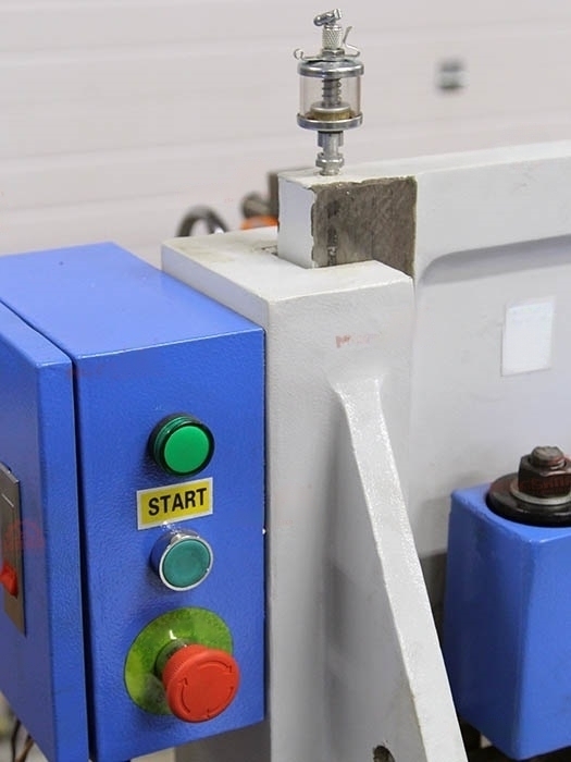 Гильотина с электроприводом Q11 3x1500