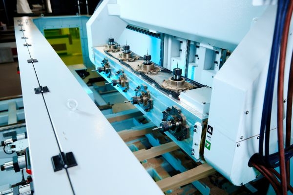 Пятиосевой многошпиндельный обрабатывающий центр FKC4-1200-PT