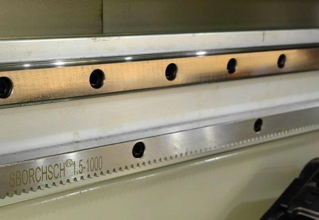 Автоматический торцовочный станок с толкателем EcoWood Cut 250