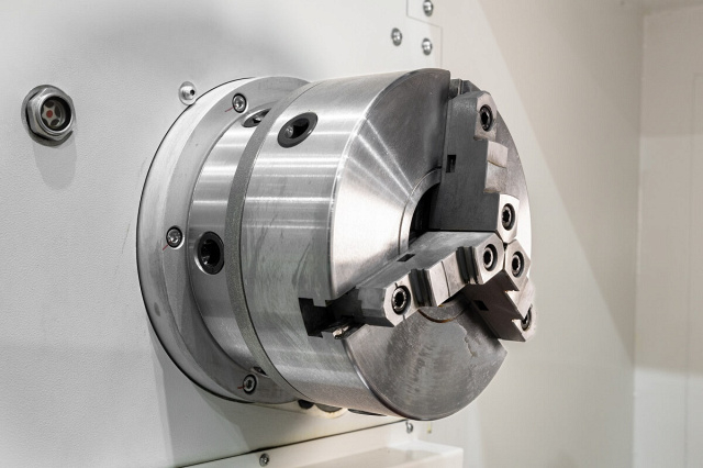 Токарный станок с ЧПУ KE80/2000 HCNC