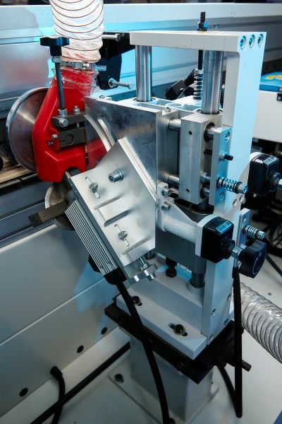 Автоматический кромко-шлифовальный станок KDT S-К2S2J2W2-S