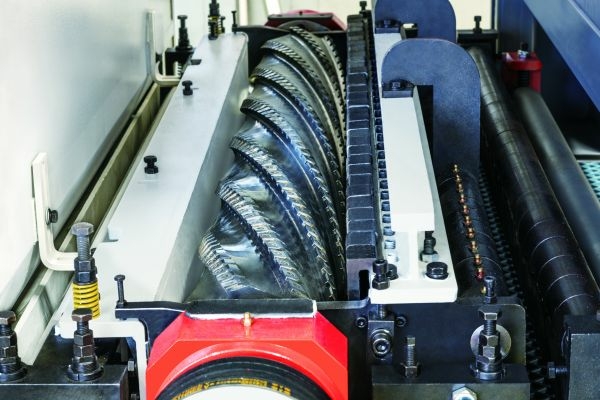 Калибровально-шлифовальный станок со строгальным валом QCMAC SPRU1300A