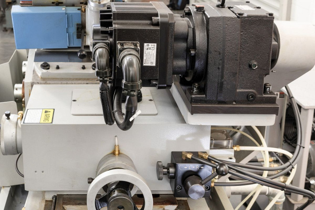 Бесцентрово-шлифовальный станок UCG-3015 NC