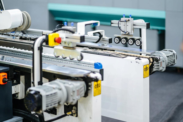 Двухсторонний кромкооблицовочный станок Nanxing NB7HS2P-PC