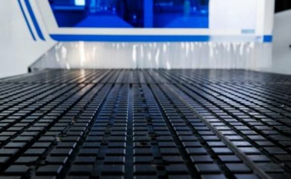 Обрабатывающий центр с ЧПУ KDT KN-3710DE