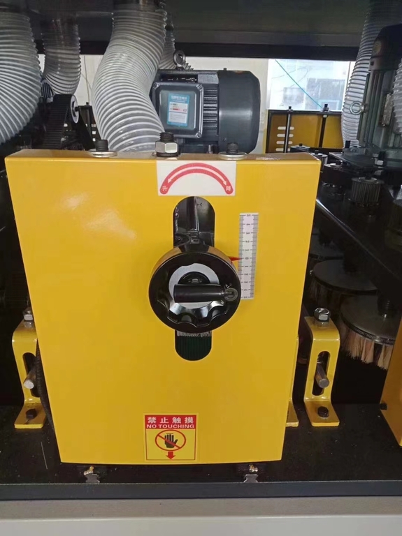 Рельефно-шлифовальный станок DELTAMACHINERY DM-RS1000-6H