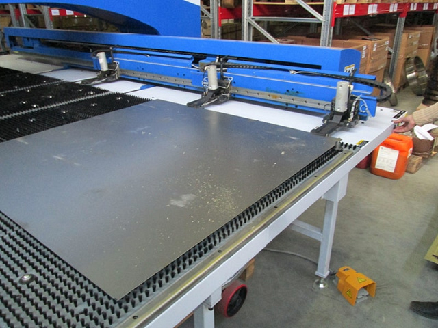 Координатно-пробивной пресс SMD Nisshinbo HPH-3047