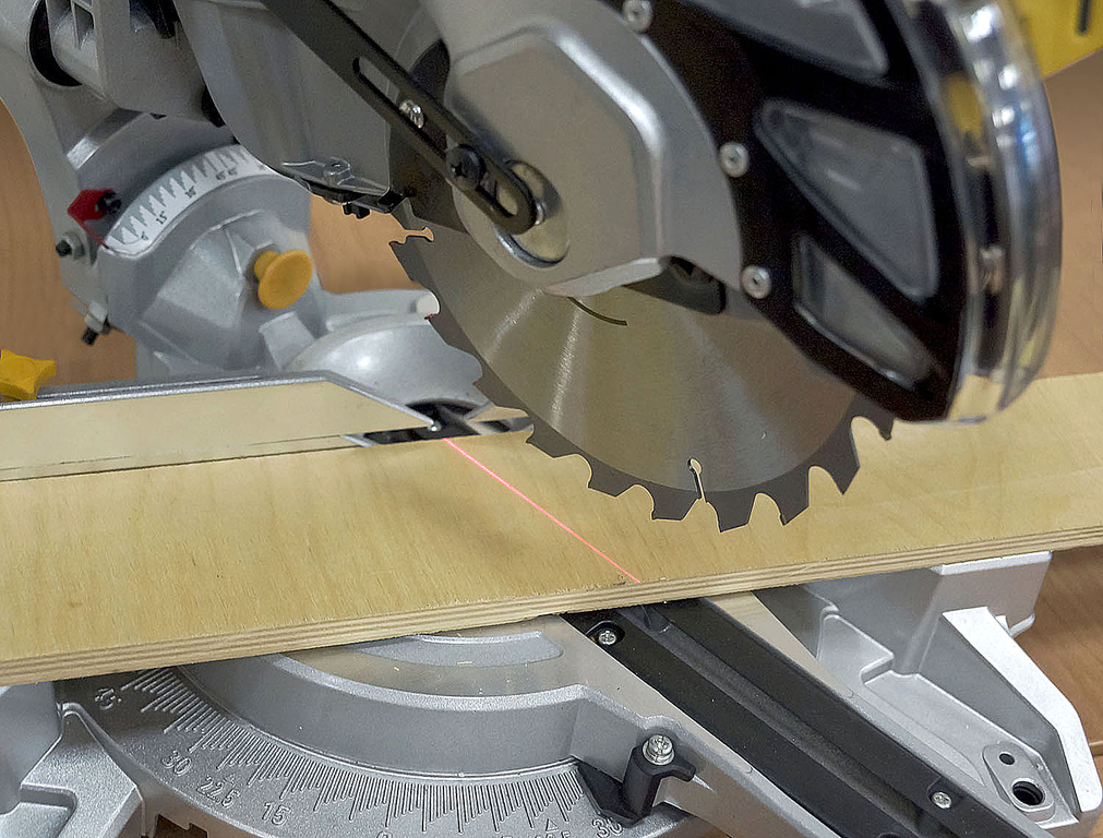 Пила торцовочная Корвет 8-310С