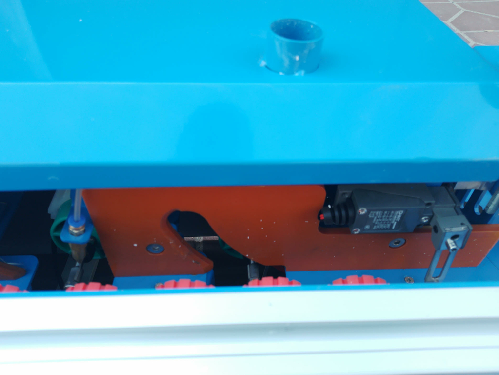 Кромкооблицовочный станок DELTAMACHINERY DM-117 c автоматической подачей заготовки