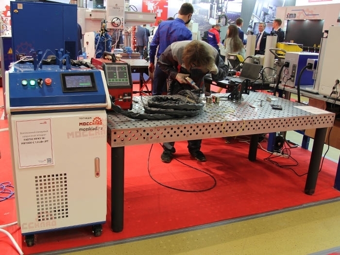 Волоконно-лазерный сварочный аппарат MFKY-W-HW1000-C 1кВт JPT с механизмом подачи проволоки