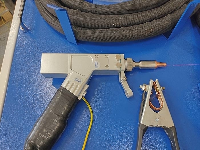 Аппарат лазерной сварки KY-W-HW1500-C 1.5кВт JPT 3в1 (резка, сварка, очистка) с механизмом подачи проволоки и водным охлаждением