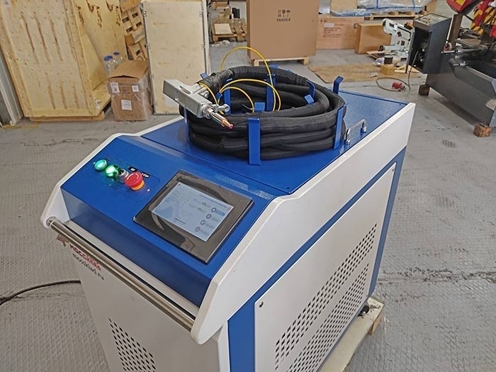 Аппарат лазерной сварки KY-W-HW1500-C 1.5кВт Raycus 3в1 (резка, сварка, очистка) с механизмом подачи проволоки и водным охлаждением