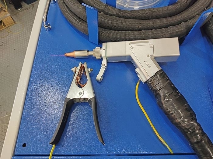 Аппарат лазерной сварки KY-W-HW1500-C 1.5кВт Raycus 3в1 (резка, сварка, очистка) с механизмом подачи проволоки и водным охлаждением