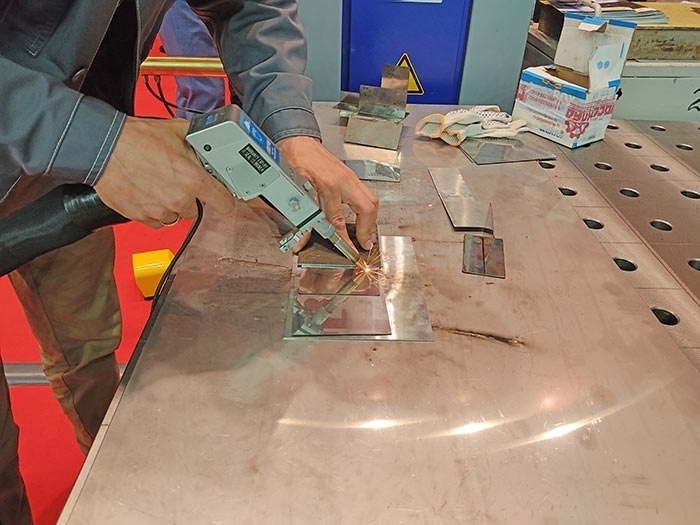 Волоконно-лазерный сварочный аппарат MFKY-W-HW2000-C 2кВт IPG с механизмом подачи проволоки