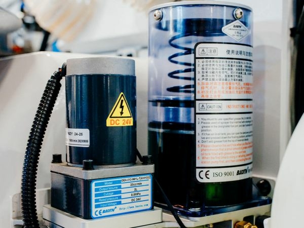 Автоматический кромкооблицовочный станок KDT KE-665JSKA