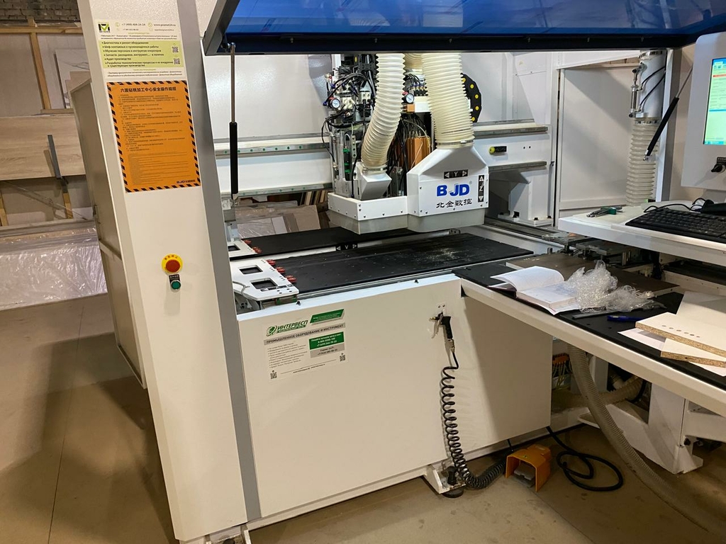 Сверлильно-присадочный станок с ЧПУ BJD P851L