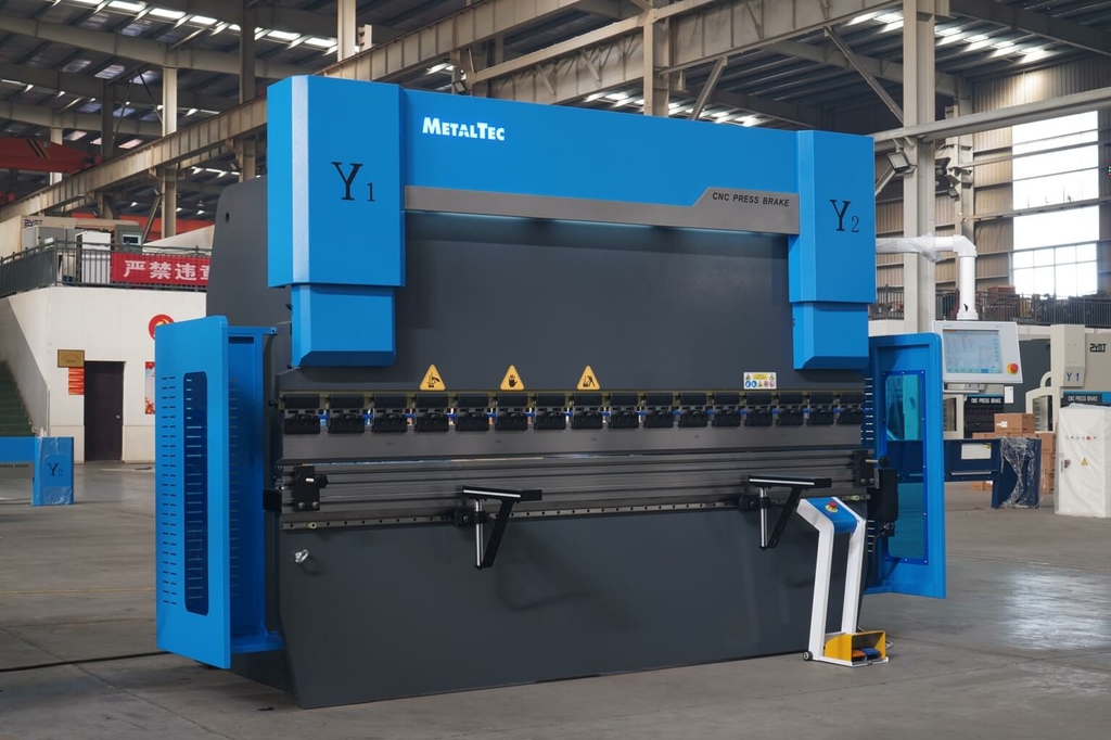 Листогибочный пресс с ЧПУ MetalTec HBС 110/2500 4+1 ЧПУ МТ-15