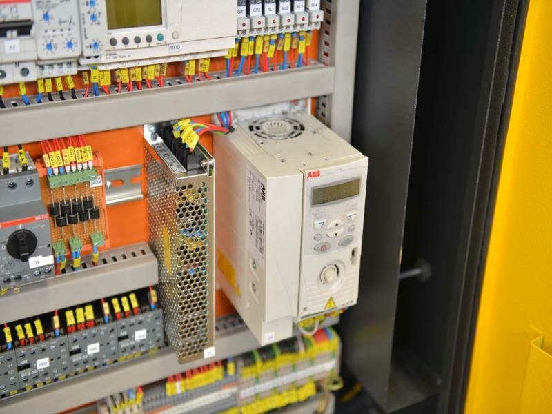 Ленточнопильный станок BekaMak BMSO 325CH PLC